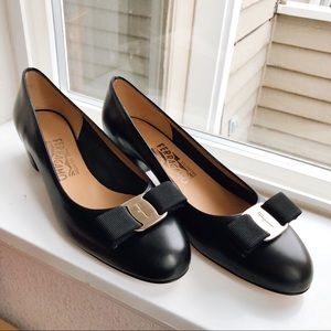 NWT Salvatore Ferragamo Vara Pumps